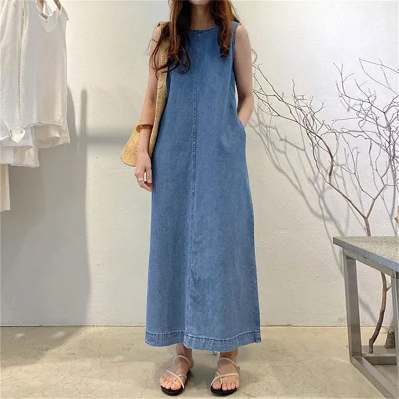 Street Fashion Shanghai - فستان طويل عصري مع فتحة رقبة
